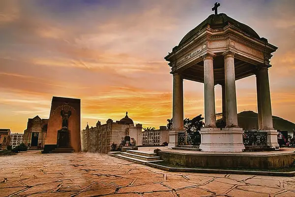 tour cementerio